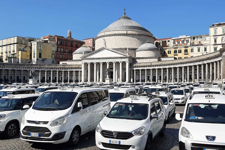 - RIPRODUZIONE RISERVATA