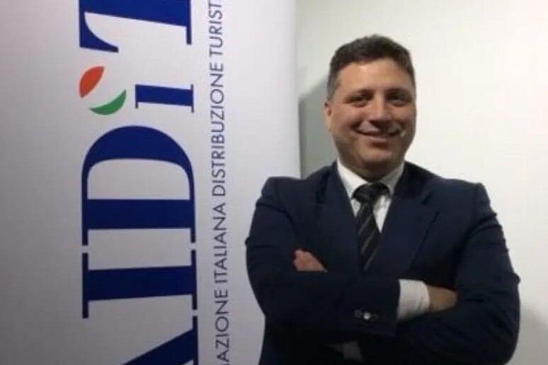 - RIPRODUZIONE RISERVATA