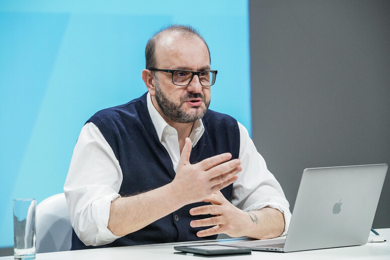 - RIPRODUZIONE RISERVATA