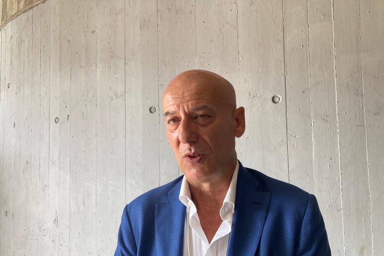 - RIPRODUZIONE RISERVATA