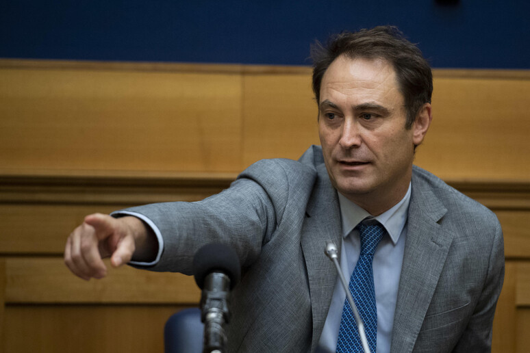 - RIPRODUZIONE RISERVATA