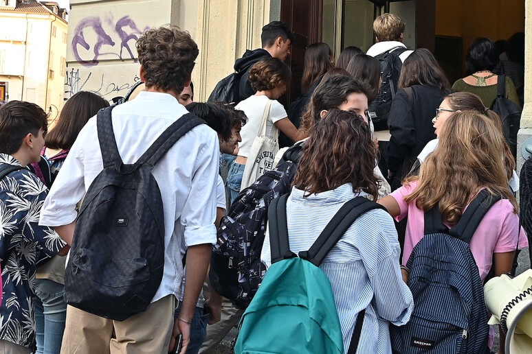 - RIPRODUZIONE RISERVATA
