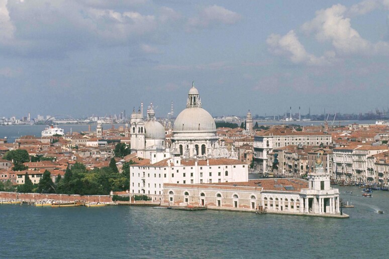 - RIPRODUZIONE RISERVATA