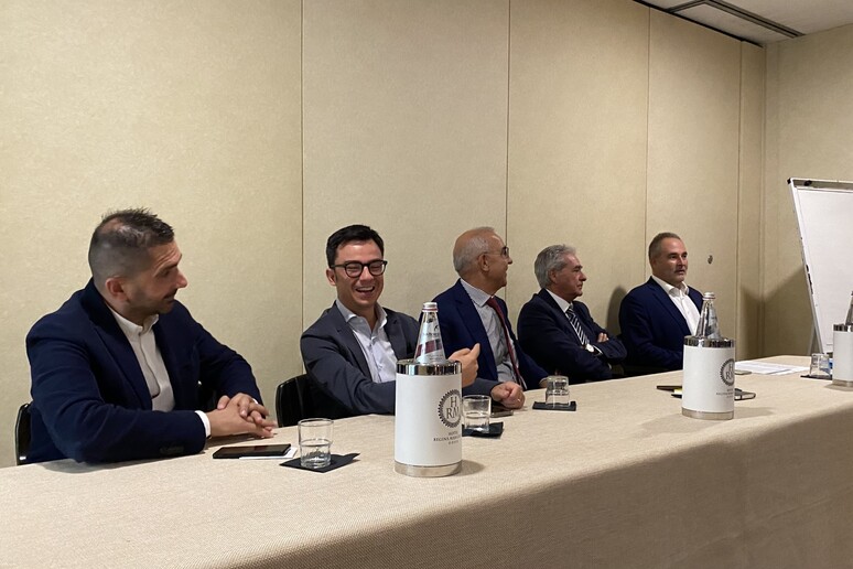 - RIPRODUZIONE RISERVATA