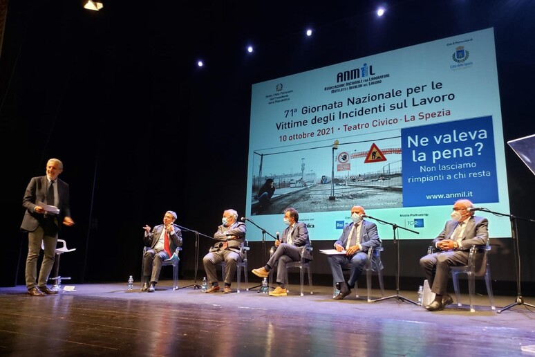 - RIPRODUZIONE RISERVATA