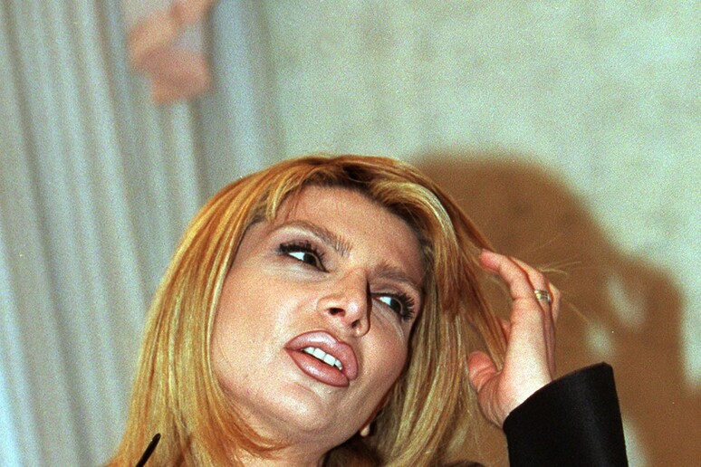 - RIPRODUZIONE RISERVATA
