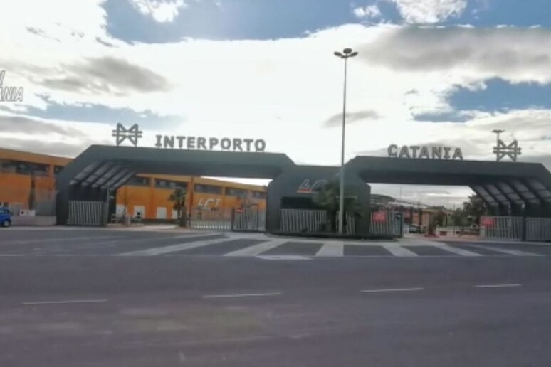 - RIPRODUZIONE RISERVATA