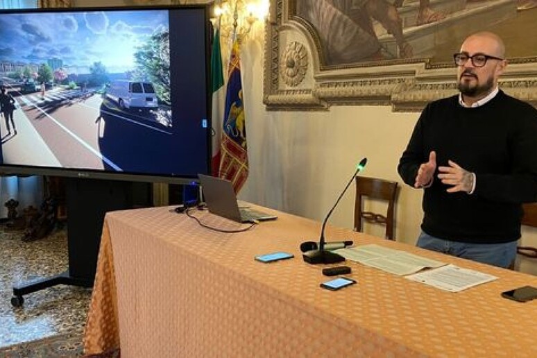- RIPRODUZIONE RISERVATA