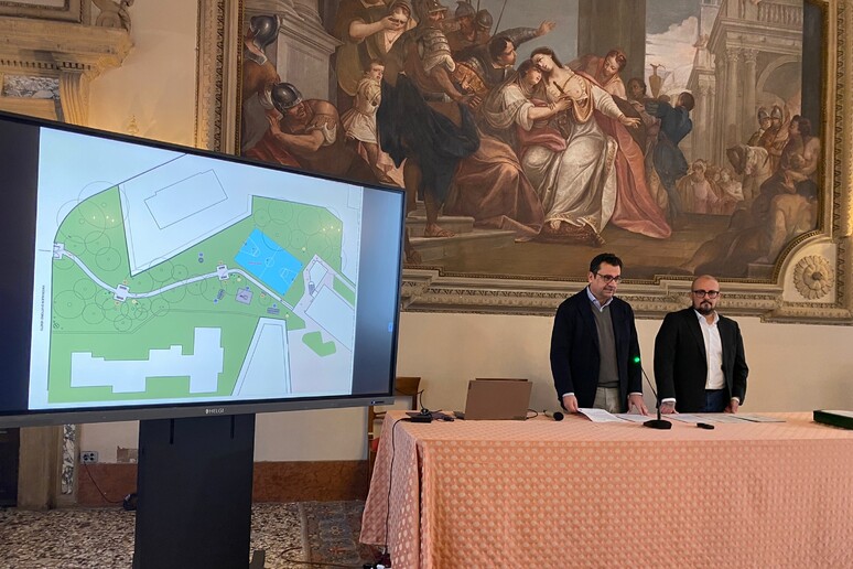 - RIPRODUZIONE RISERVATA