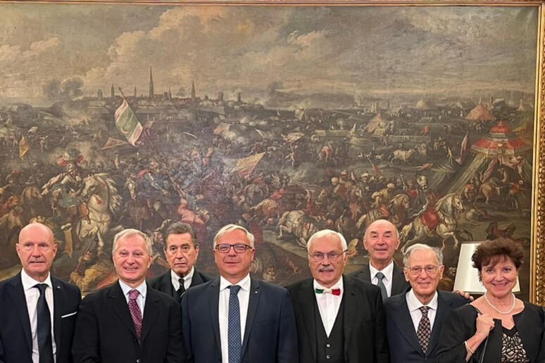 - RIPRODUZIONE RISERVATA