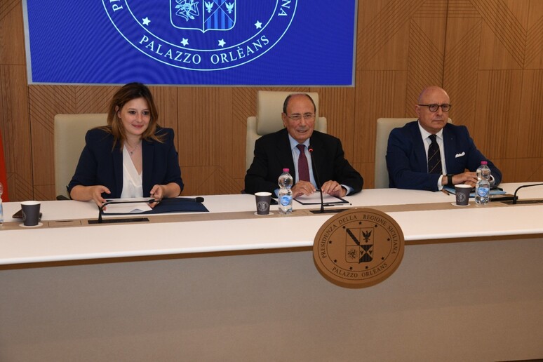 - RIPRODUZIONE RISERVATA