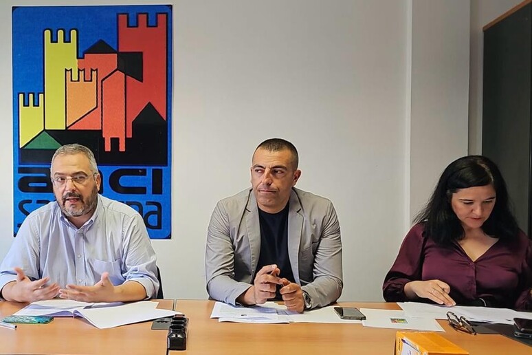 - RIPRODUZIONE RISERVATA
