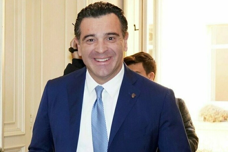 - RIPRODUZIONE RISERVATA