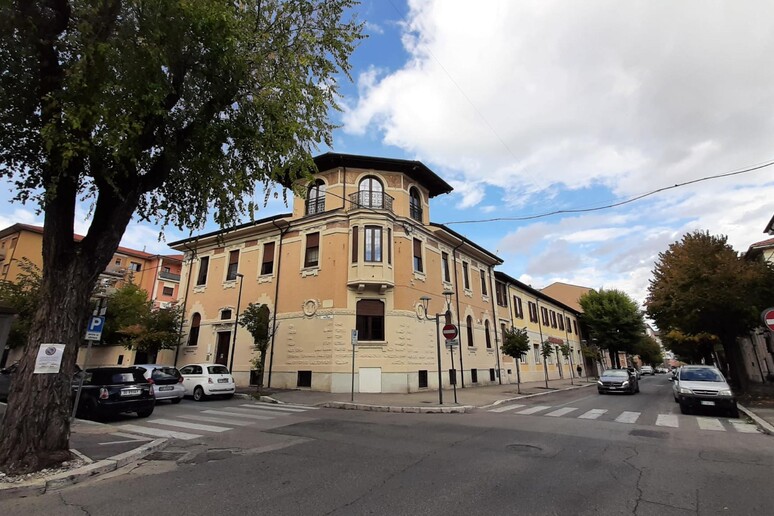 -     RIPRODUZIONE RISERVATA