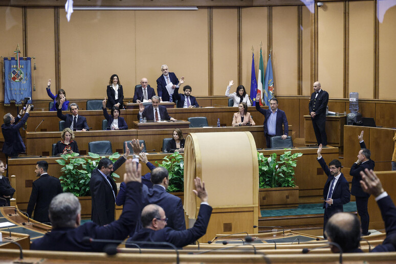 - RIPRODUZIONE RISERVATA