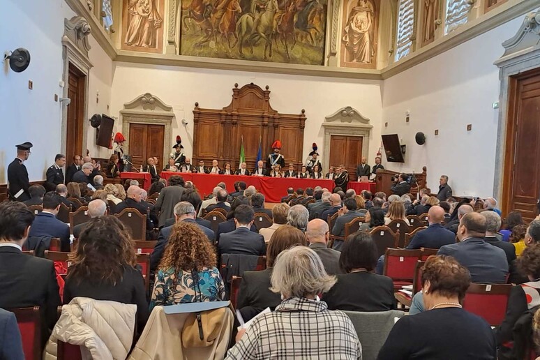 - RIPRODUZIONE RISERVATA