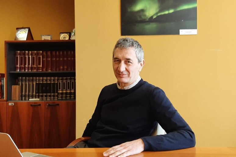 - RIPRODUZIONE RISERVATA