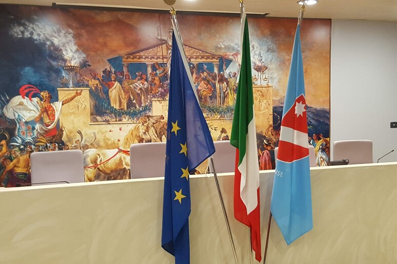 - RIPRODUZIONE RISERVATA