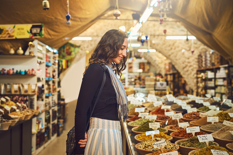 Spezie in un mercato medio orientale foto iStock. - RIPRODUZIONE RISERVATA