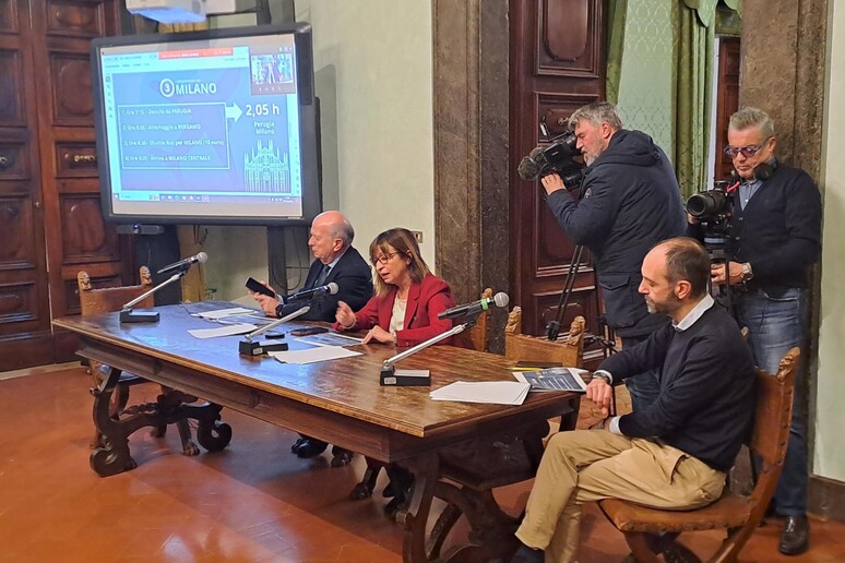-     RIPRODUZIONE RISERVATA