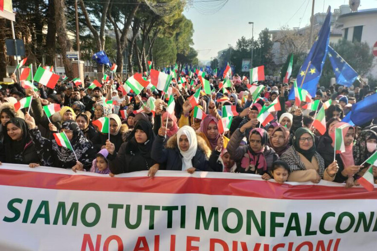 - RIPRODUZIONE RISERVATA