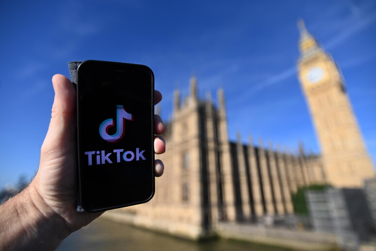IL PROFILO TIK TOK INNEGGIA A  'NDRANGHETA E MAFIA, POLEMICHE © ANSA/EPA