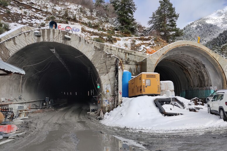 - RIPRODUZIONE RISERVATA