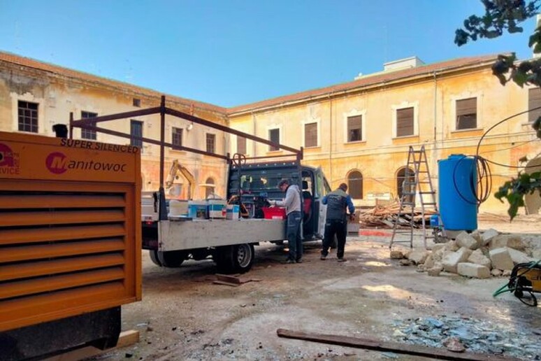 - RIPRODUZIONE RISERVATA