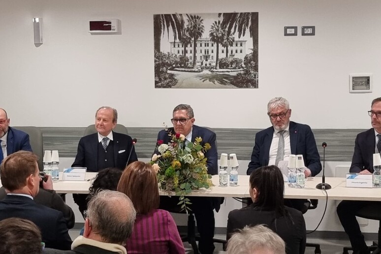 - RIPRODUZIONE RISERVATA