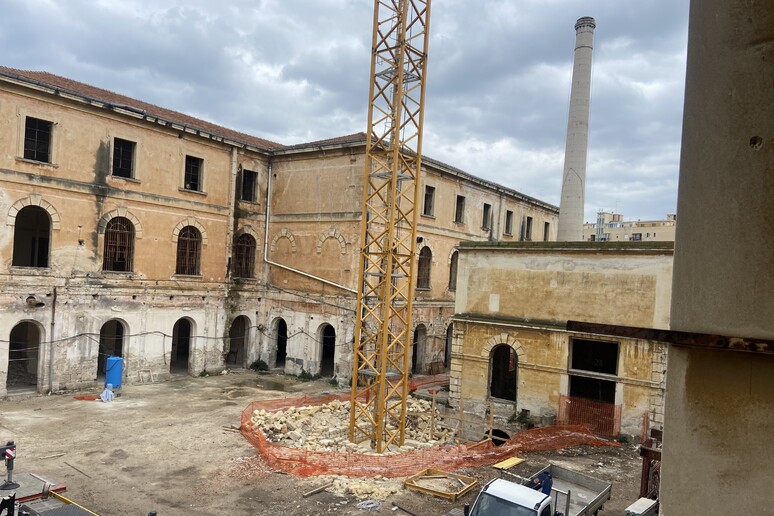 - RIPRODUZIONE RISERVATA
