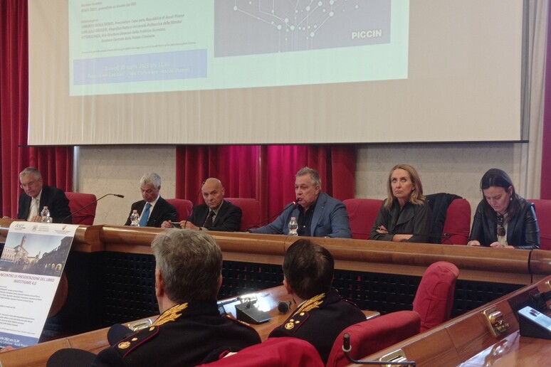 - RIPRODUZIONE RISERVATA