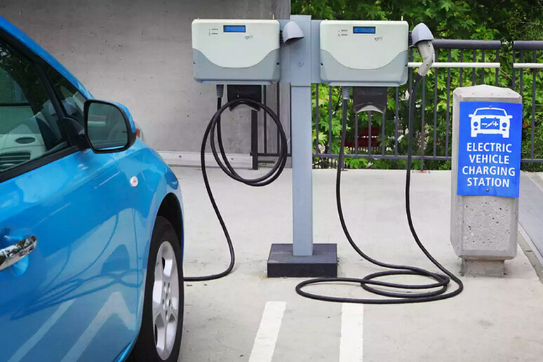 Auto elettriche a fine 2023 altri 13 milioni nel mondo +35% - RIPRODUZIONE RISERVATA