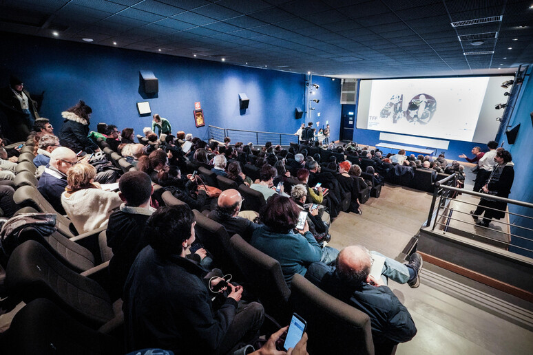 Spettatori in una sala cinematografica - RIPRODUZIONE RISERVATA