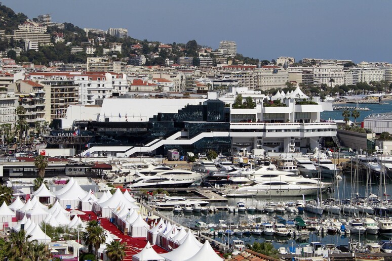 Vista generale del Palais des Festivals lungo la Croisette - RIPRODUZIONE RISERVATA