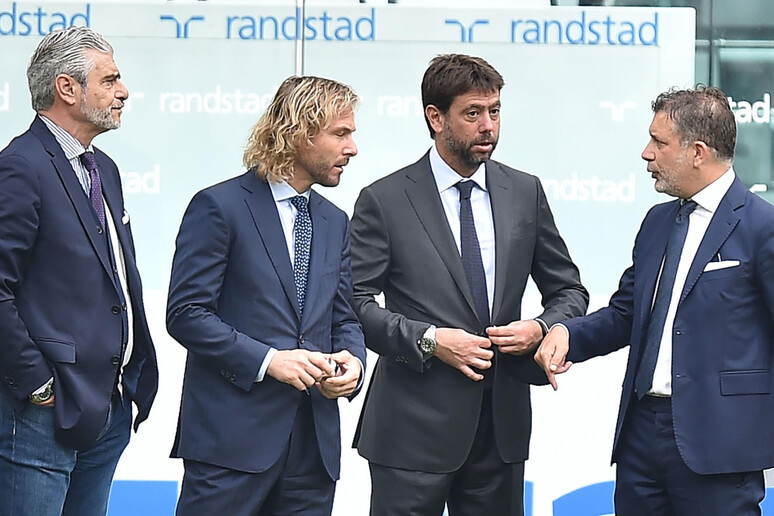 - RIPRODUZIONE RISERVATA