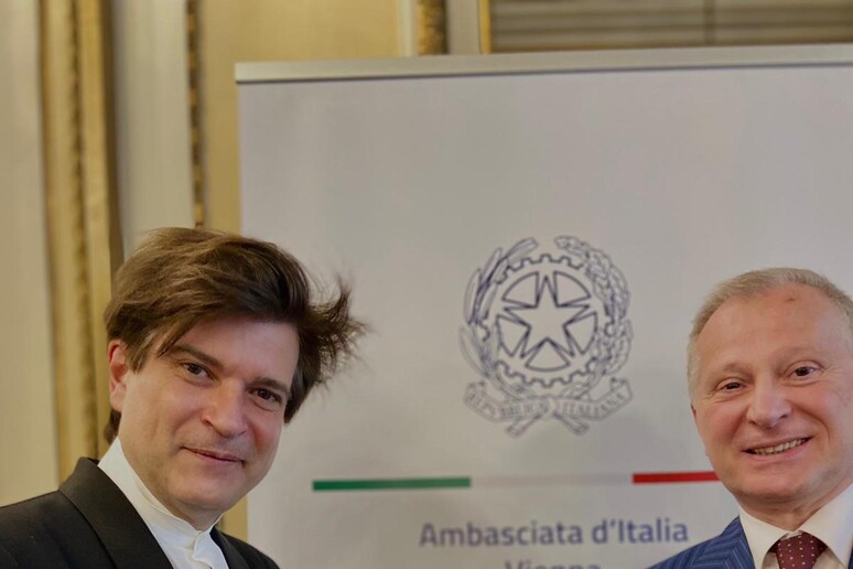 - RIPRODUZIONE RISERVATA