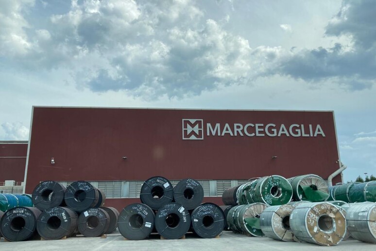 - RIPRODUZIONE RISERVATA