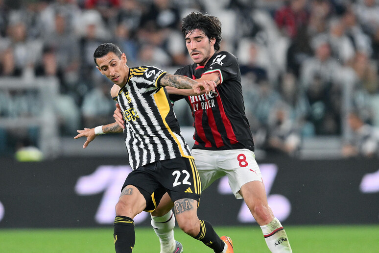 Angel Di Maria e Sandro Tonali durante Juve-Milan - RIPRODUZIONE RISERVATA