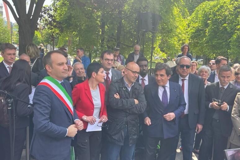 - RIPRODUZIONE RISERVATA
