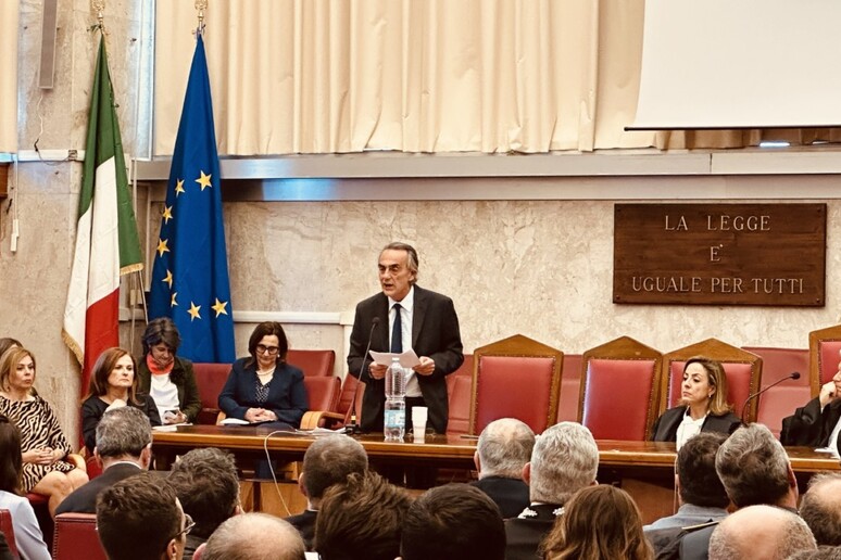 - RIPRODUZIONE RISERVATA