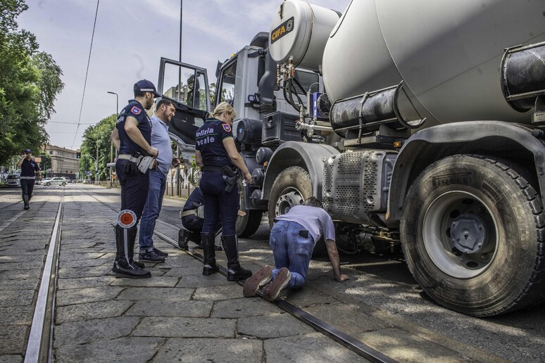 - RIPRODUZIONE RISERVATA