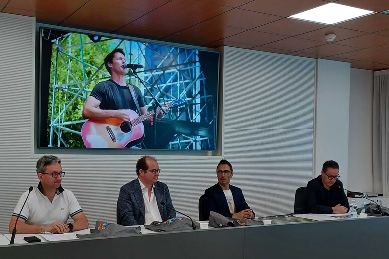 - RIPRODUZIONE RISERVATA