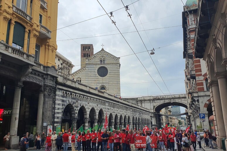 Corteo Cgil e Anpi ricorda la rivolta del 30 Giugno 1960 contro il congresso del Msi a Genova - RIPRODUZIONE RISERVATA