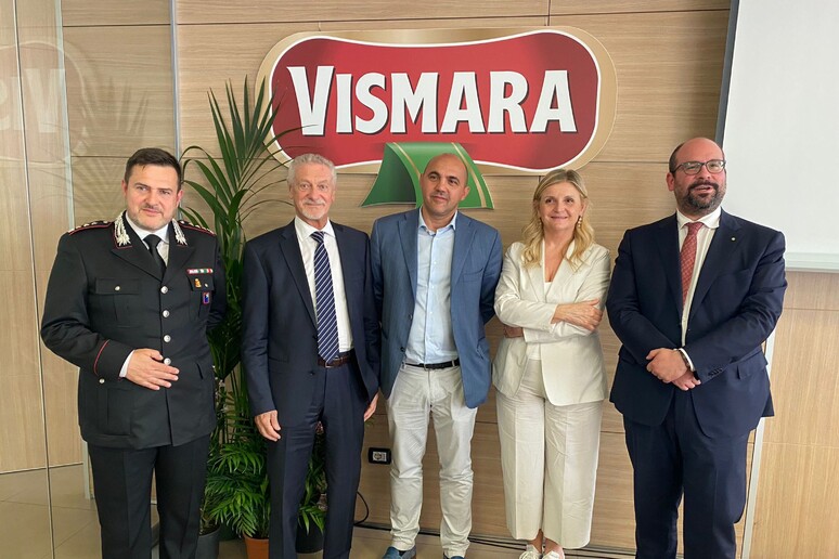- RIPRODUZIONE RISERVATA