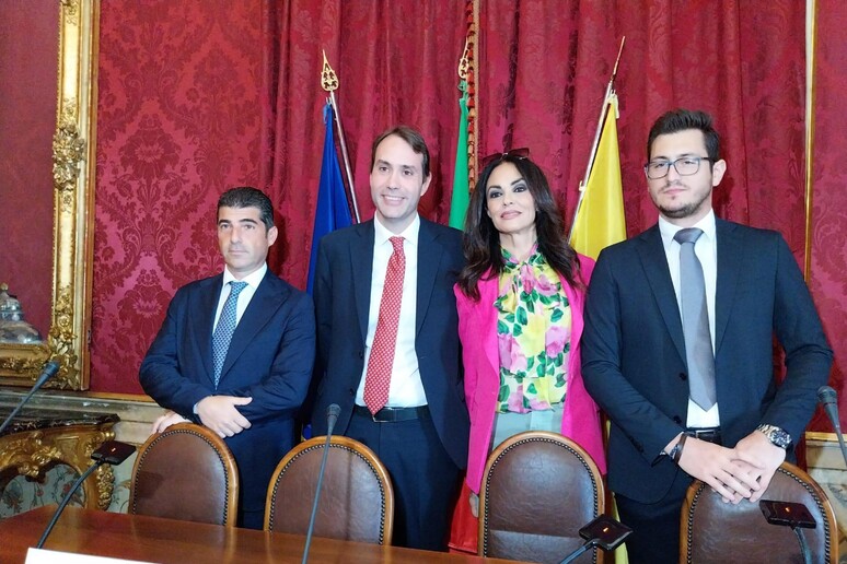 - RIPRODUZIONE RISERVATA