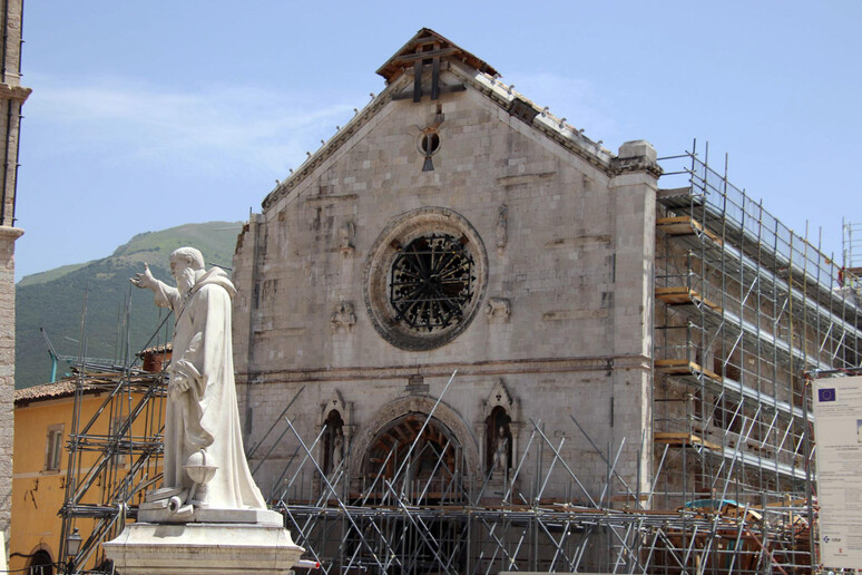 - RIPRODUZIONE RISERVATA