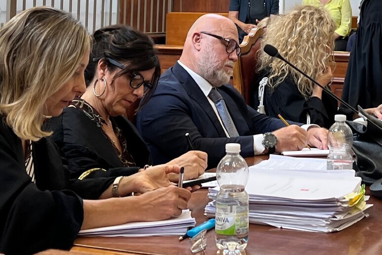 - RIPRODUZIONE RISERVATA
