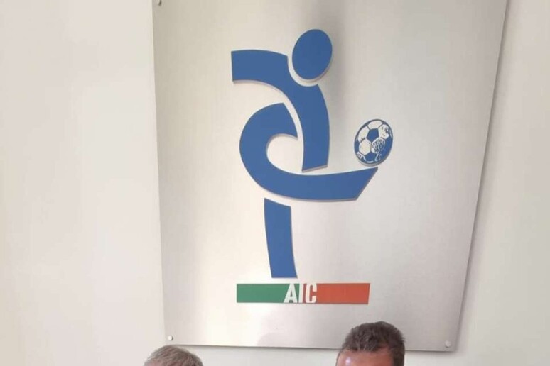 - RIPRODUZIONE RISERVATA