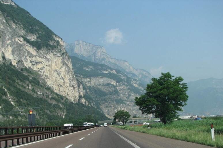 - RIPRODUZIONE RISERVATA