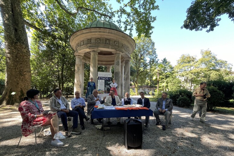 - RIPRODUZIONE RISERVATA